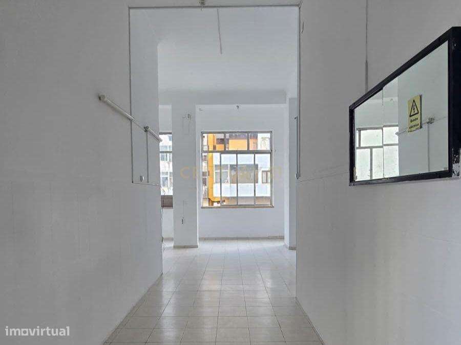 Loja em Laranjeiro, Almada - Oportunidade Única! - Grande imagem: 2/5