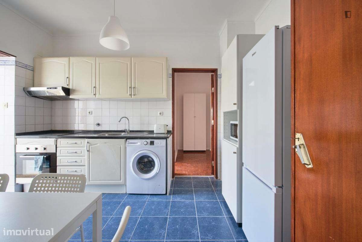 Quarto - localizado em Almada Lisbon - Grande imagem: 5/10