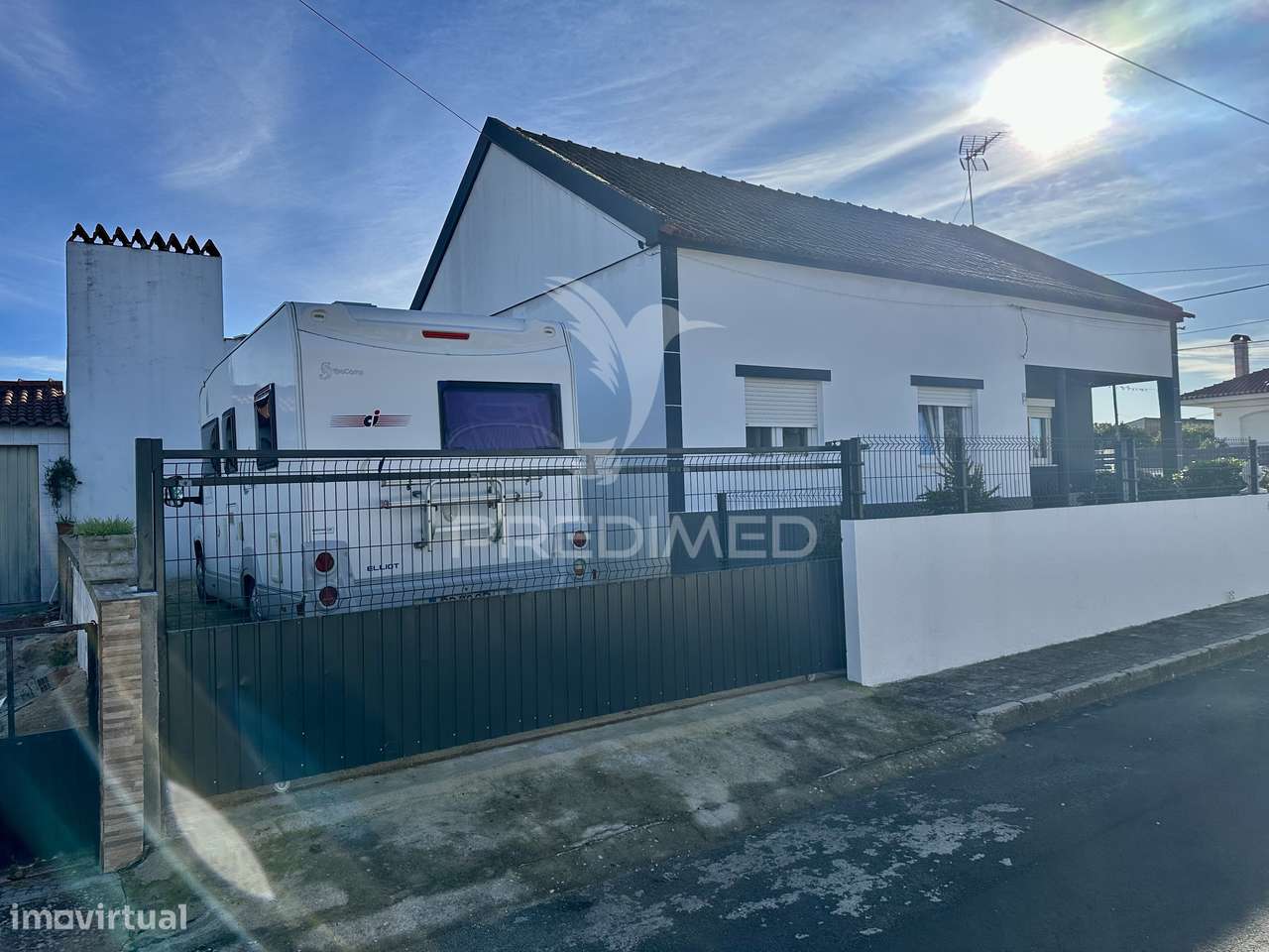 MORADIA T2 C/ DUAS FRENTES E EXCELENTE LOCALIZAÇÃO - Grande imagem: 4/30