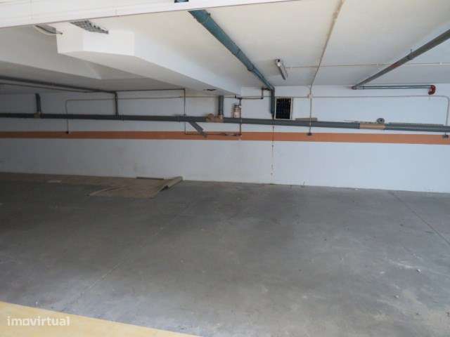Garagem C/ 234 M2 - Bairro Afonso Costa - Setubal-6