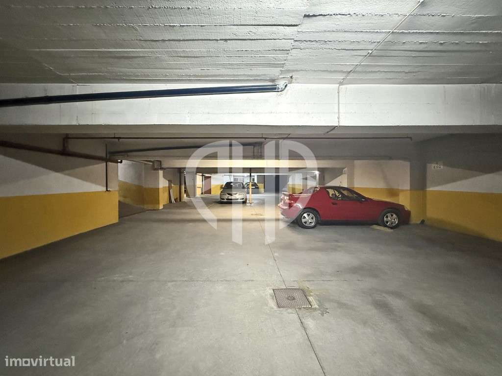 Apartamento T3 Totalmente Remodelado // Estrada da Luz-32