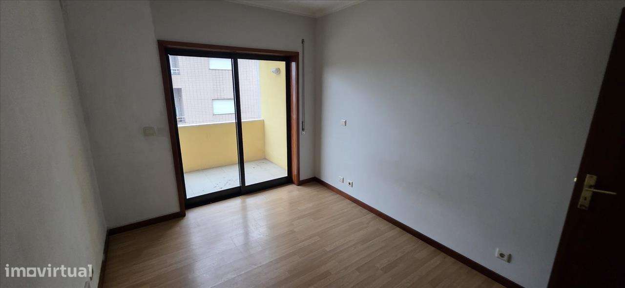 Apartamento T1 + Arrecadação Paço de Sousa (Penafiel)-9