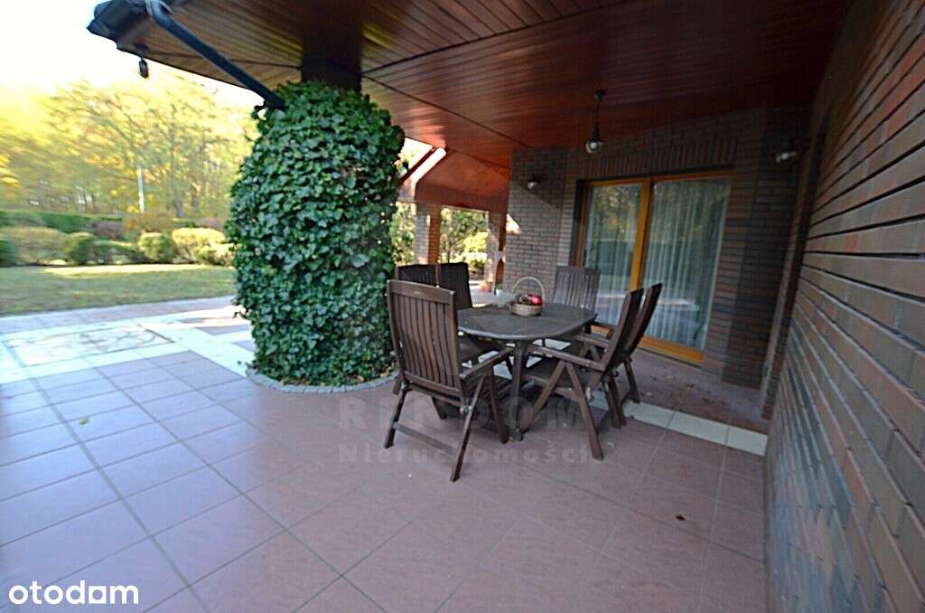 Wyjątkowy dom z atrium-19