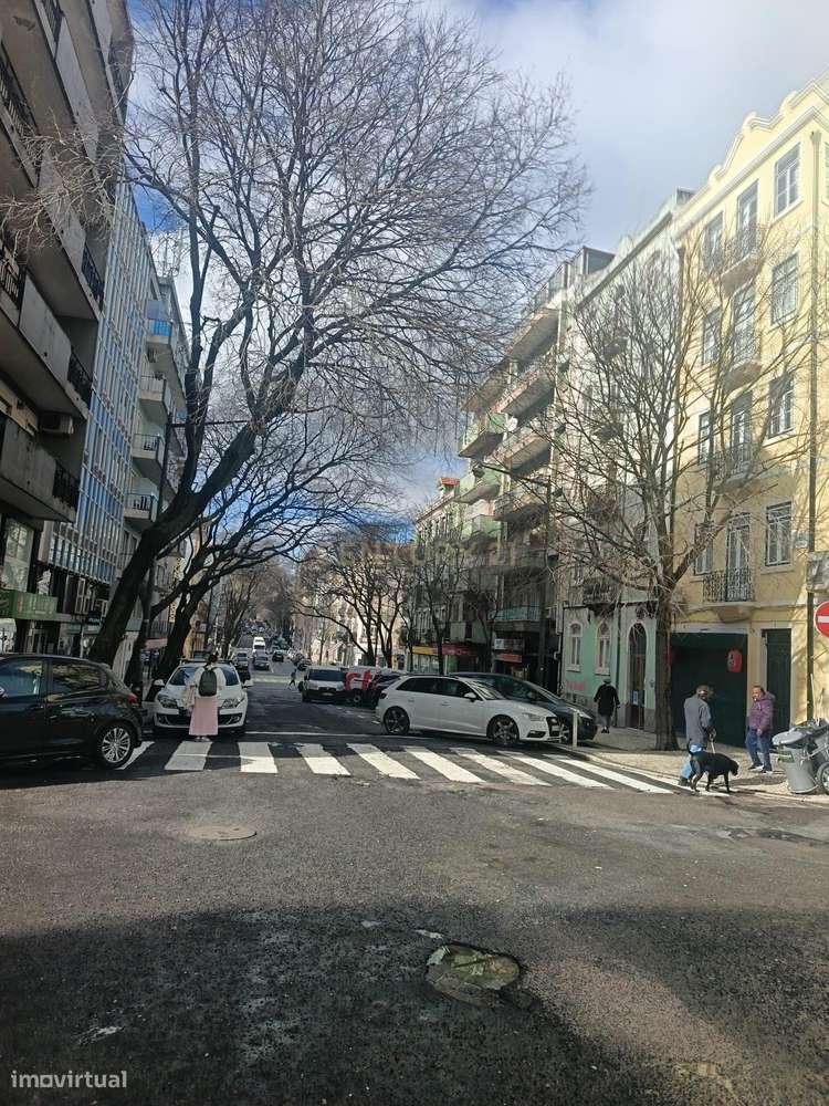 Apartamento T4 para Remodelação Total em Arroios – Rua Pascoal de Melo-8