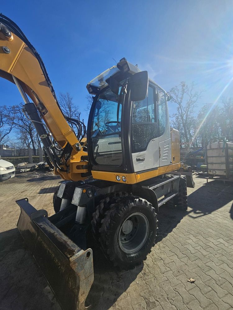 Liebherr A 910 2016
