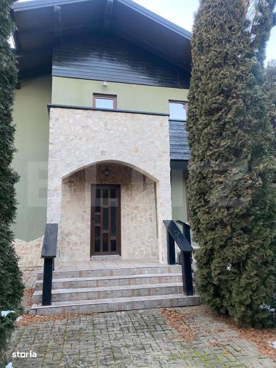Casa de vanzare, cu 4  camere, 268 mp + teren 786 mp, zona-Moara - Imagine principală: 1/19