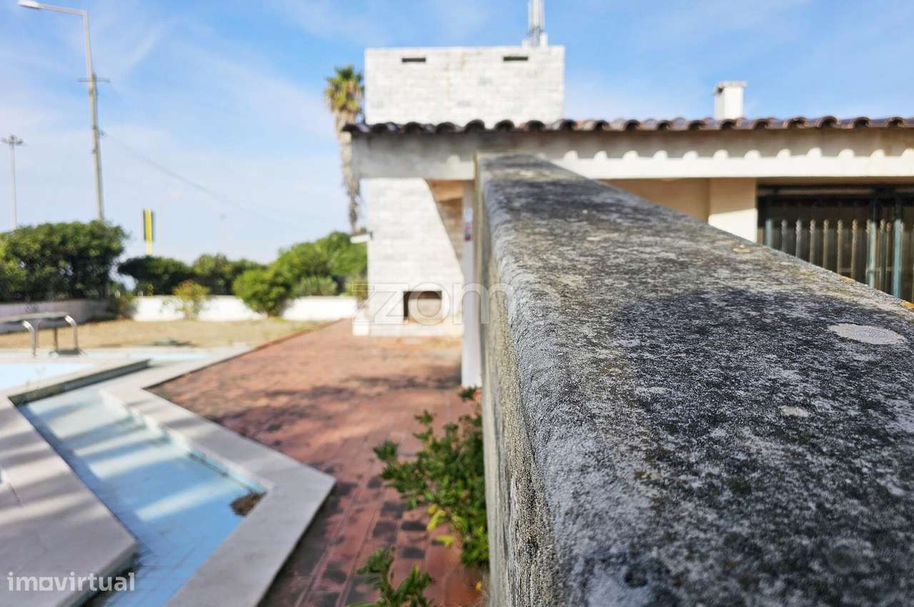 Moradia rara para Reabilitação – Vista Mar | São Pedro Estoril-33