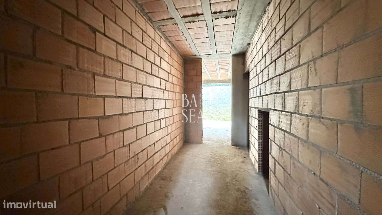 Moradia T3 em Estrutura com 3 Suítes em Lamaçães Braga-22