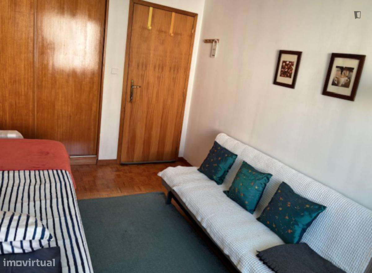 Quarto - localizado em Almada Lisbon - Grande imagem: 4/17