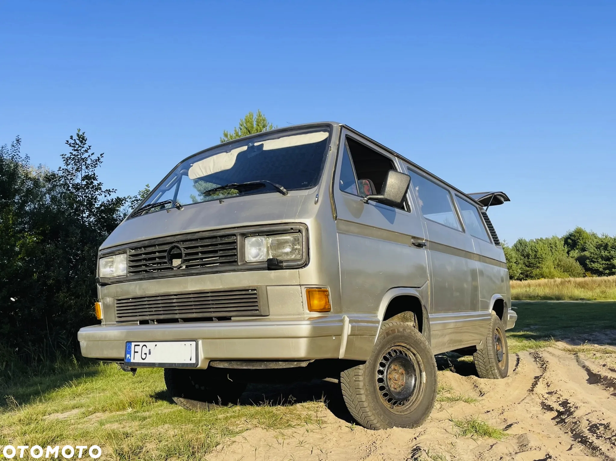 Volkswagen Caravelle - 14