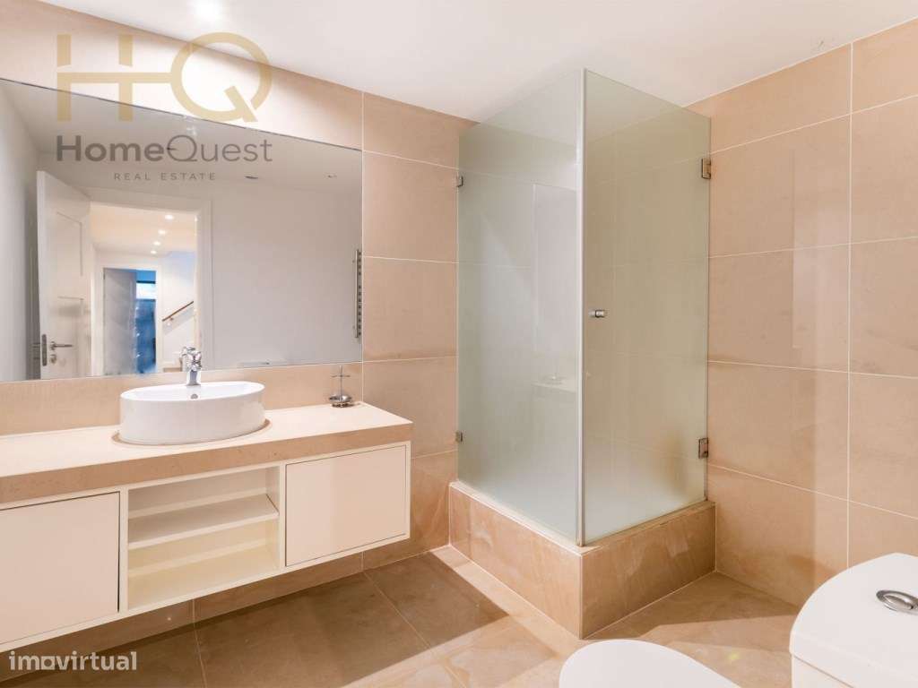 Moradia T4+2 Bairro da Martinha-24