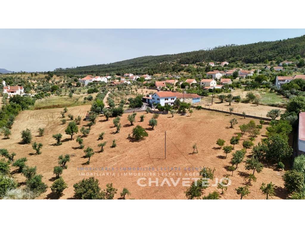 Quintinha T4 com Amplas zona para Oficinas, Terreno Plano e Enorme ...-10