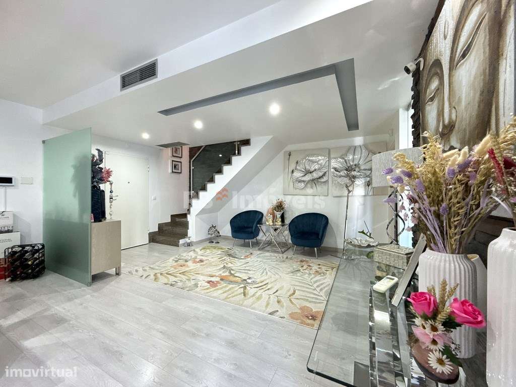 Magnífico T3 Duplex com Piscina e Churrasqueira em condomínio privado - Grande imagem: 2/60