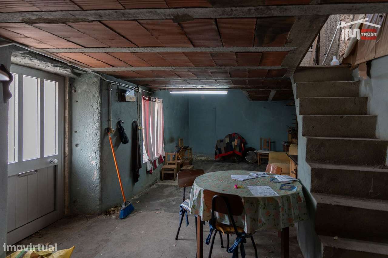 MORADIA PARA RESTAURAR EM ATOUGUIA - Grande imagem: 5/29