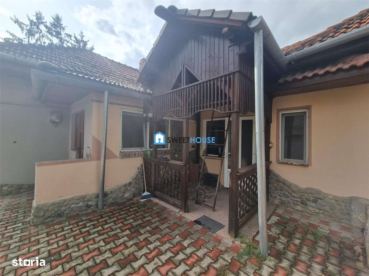 Casa Renovata in zona centrala - Imagine principală: 2/20