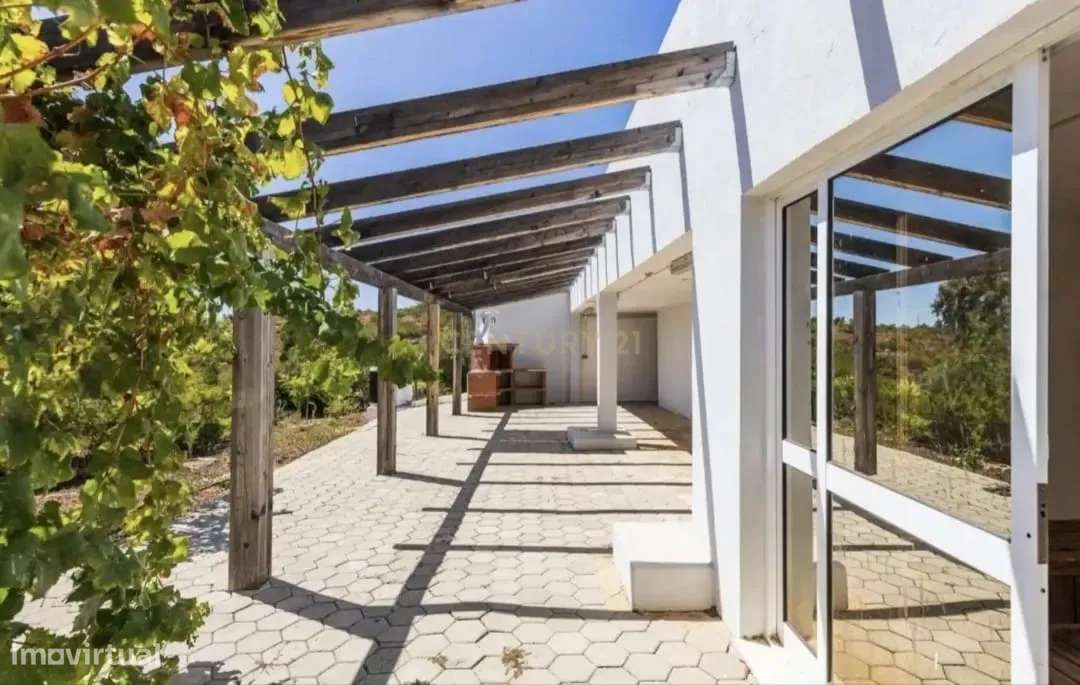 Moderna Moradia T4 com piscina e ginásio no Cerro Azul-23