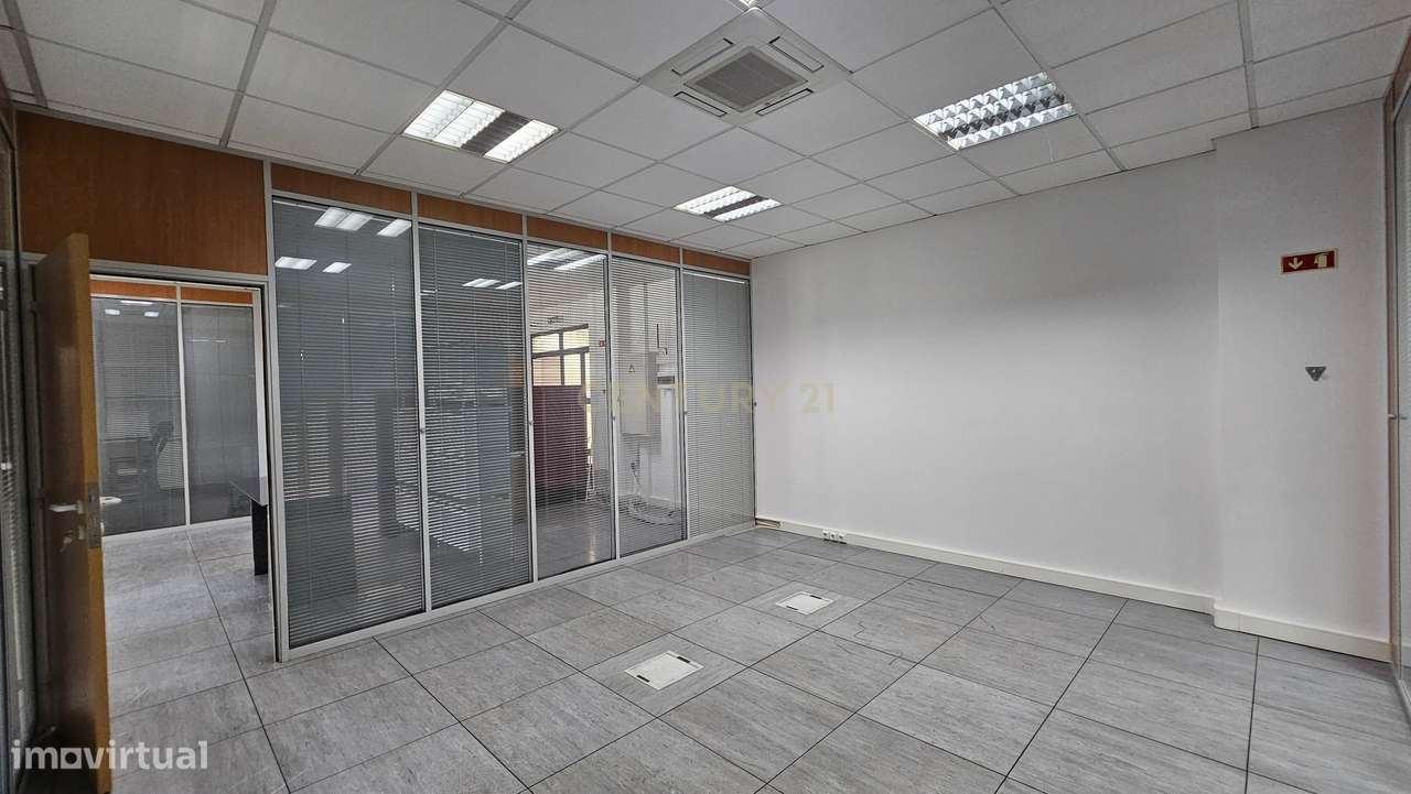 Escritório amplo e totalmente equipado no ElosPark II, em S. Marcos-31