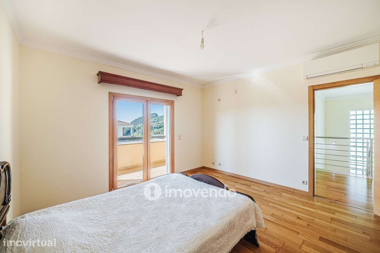 Moradia T4, com condomínio com piscina, em Almargem do Bispo-46