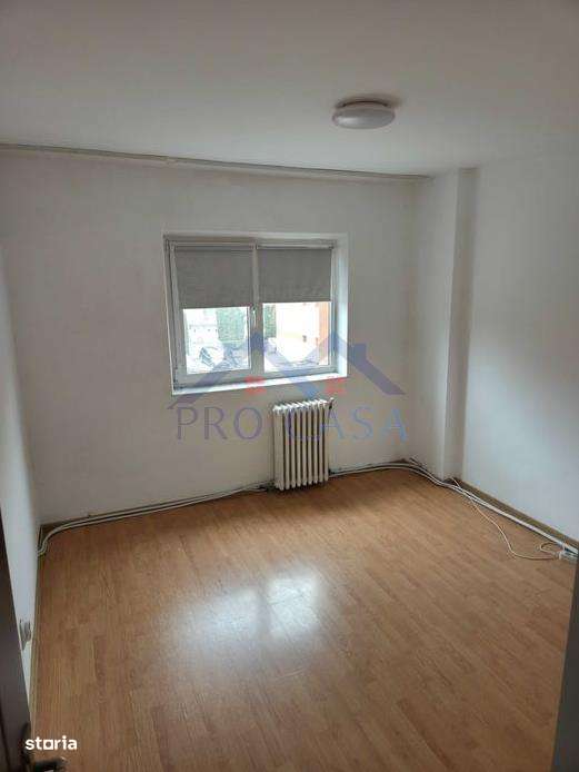 Apartament 3 camere,decomandat in Cetate, zona Mercur, et.3-4