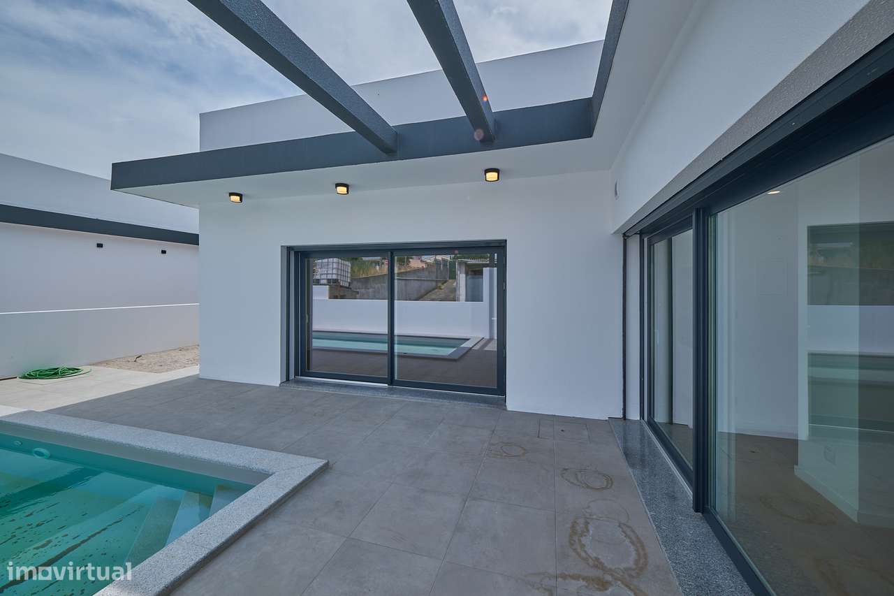 Moradia Térrea V3+1 c/Piscina - Fernão Ferro-34