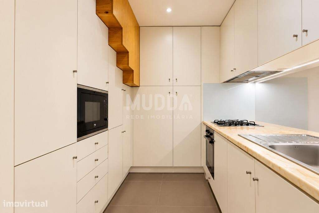 Moradia totalmente remodelada em 2025 — charme, modernidade e um jardi-6