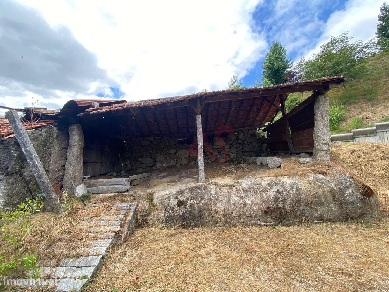 Moradia T3 para restauro em Silvares, Lousada - Grande imagem: 5/24