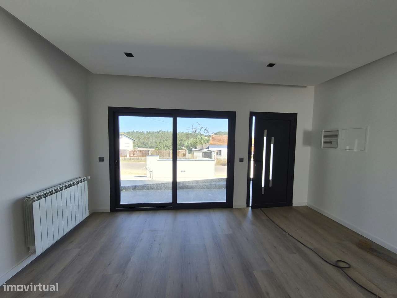 Moradia T3, térrea, geminada c/garagem e logradouros,  Fração: "A"-4