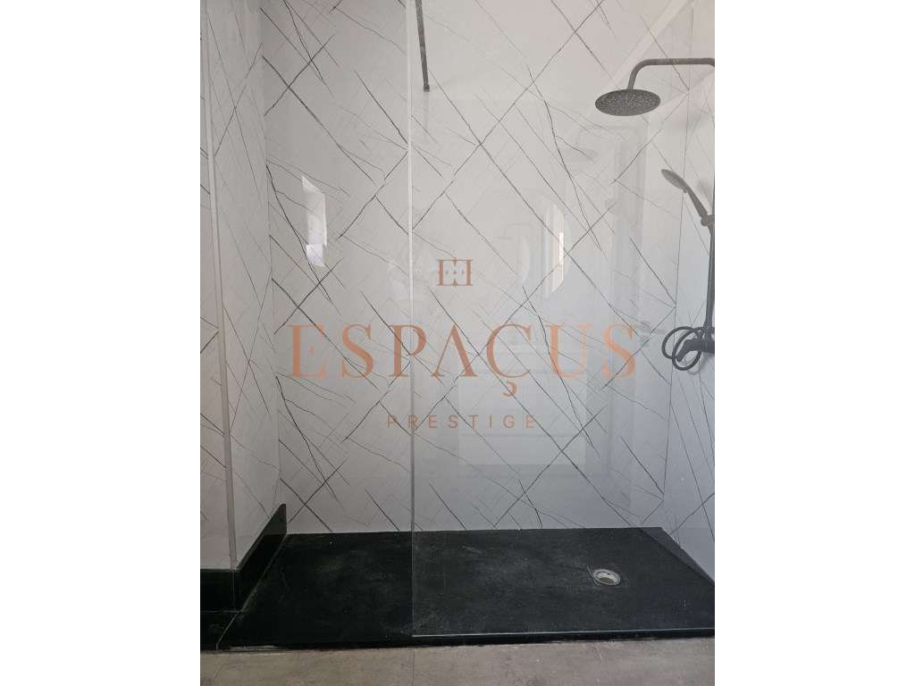 Excelente Moradia Bifamiliar / Oportunidade Única de Investimento-14