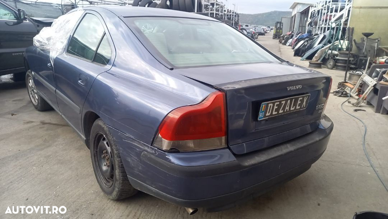 Dezmembrari Volvo S60 2004 Sedan 2.4i benzina - 2