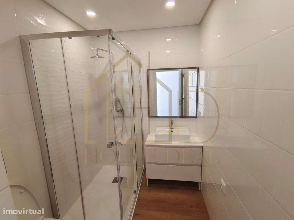 MODERNO Apartamento T1 com Logradouro. Quinta do Conde-16