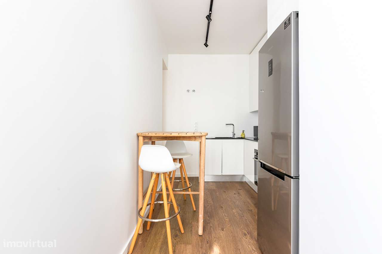 Apartamento T3 Totalmente Remodelado | Penha de França-9