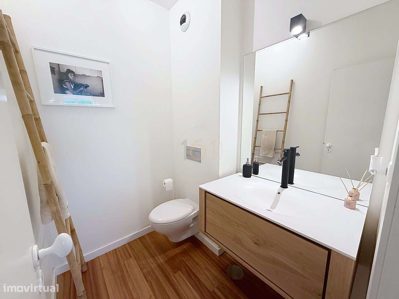Apartamento T4 Duplex com Terraço e 4 Lugares de Garagem, com Possibil-11