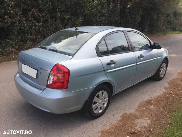 Luneta Hyundai Accent - 1