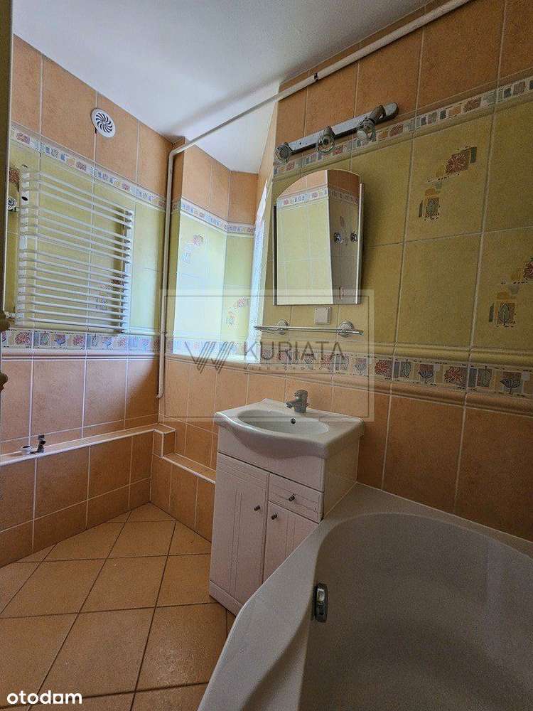 Pierwsze piętro 3 pokoje z balkonem-12