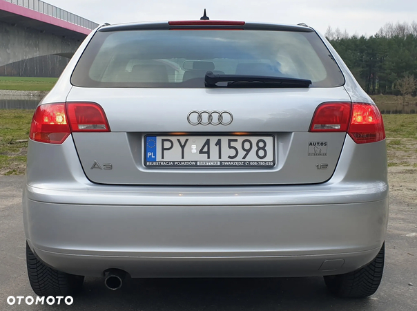 Audi A3 1.6 FSI Attraction - 12