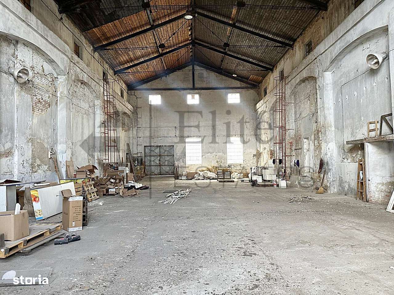 Hala cu teren de vanzare in zona Garii din Salonta - Imagine principală: 3/6