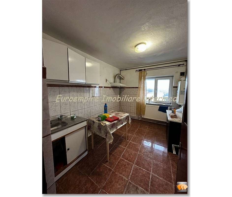 Apartament 2 camere decomandate zona Poarta 6-5