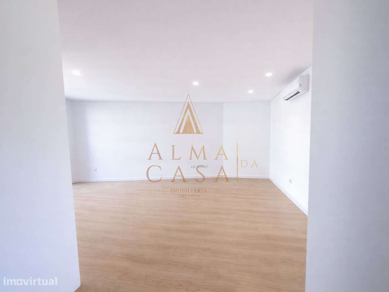 Apartamento T2 | Novo | Centro Rio Tinto | 2 L.Gargem | Varanda-3