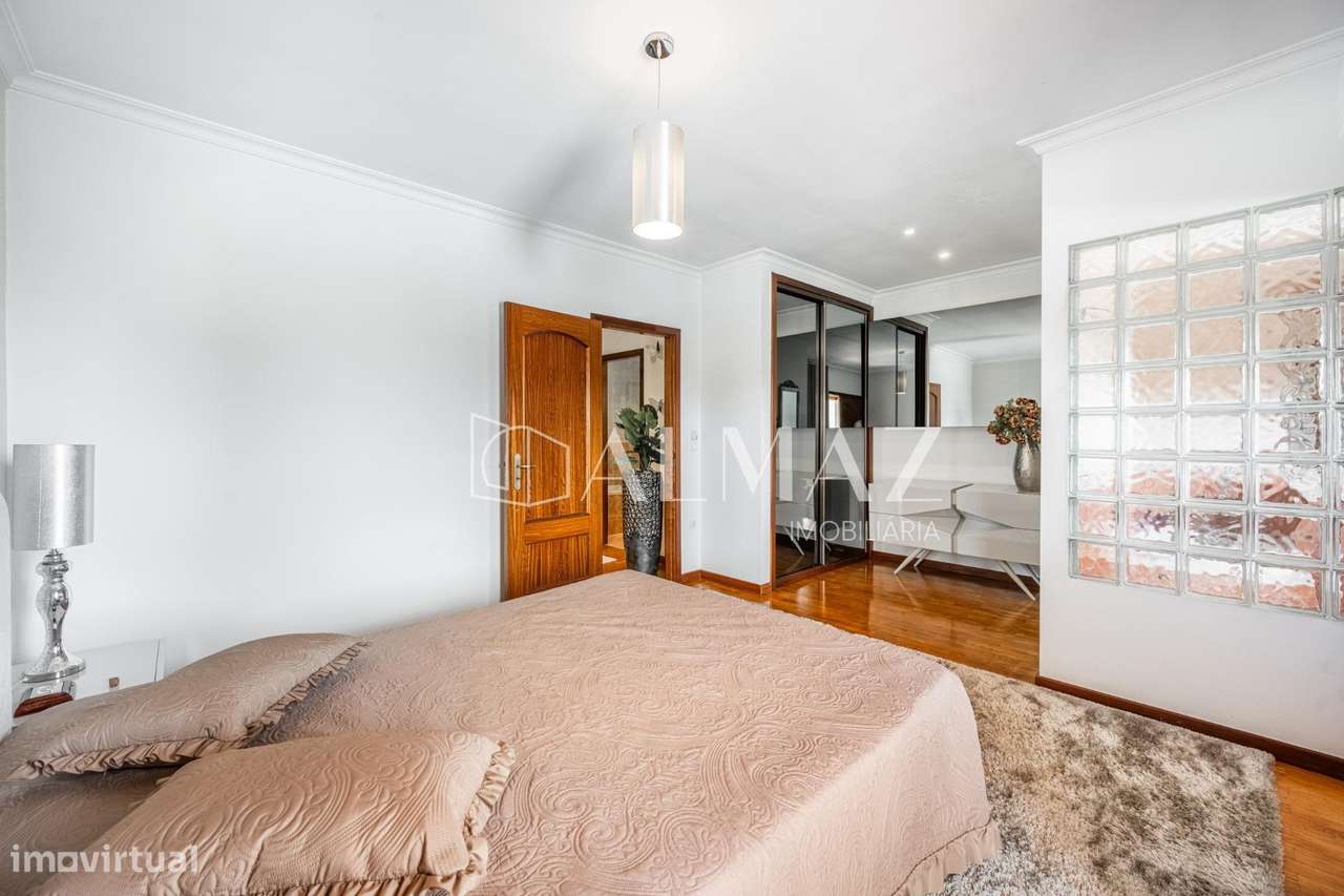 Moradia de Gaveto T3 com Jardim, Churrasqueira e Garagem para 3...-21