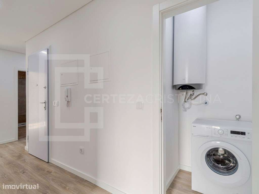 T3 Totalmente Renovado | 3.º Andar | Varanda | Rua S. Joaquim - Set...-12