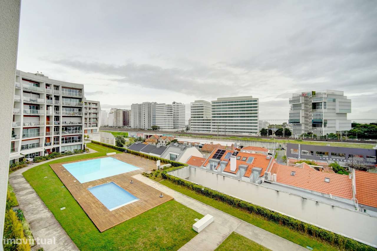 Apartamento em condomínio fechado com Vista Rio-5