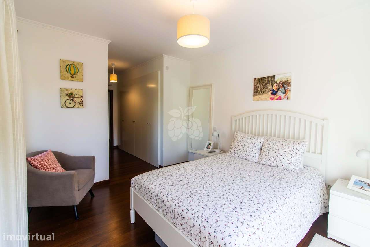 T4 duplex nos "Terraços da Guia" em Cascais com garagem e piscina-22