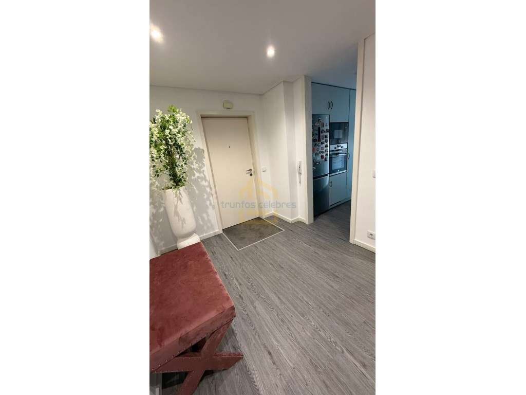 Apartamento T2 Totalmente Renovado com lugar de garagem a 100mt da ...-7