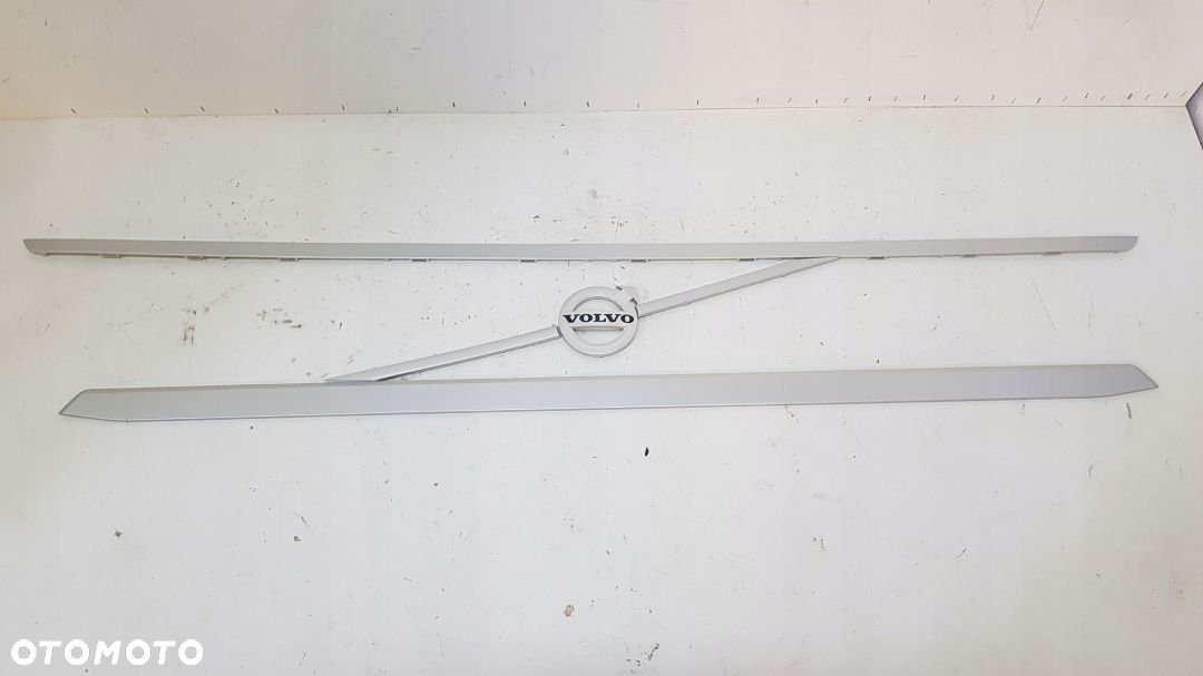 LISTWA LOGO GRILL MASKI ATRAPA VOLVO FH 4 KOMPLET - 1