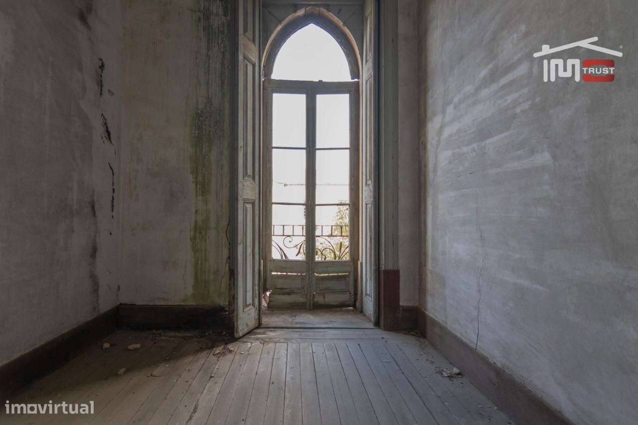 Edifício para restauro em frente á estação de Fátima - Grande imagem: 5/31