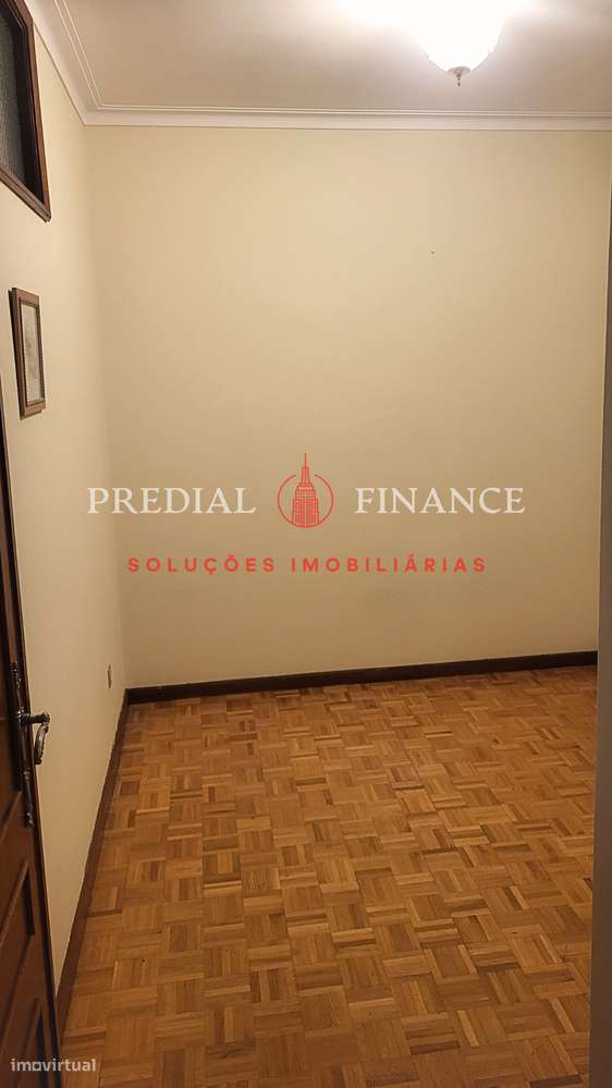 T2+1 Luminoso com Garagem Ampla em Ramalde – Zona em Valorização-8