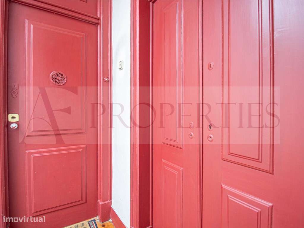 Apartamento T3 com charme lisboeta junto ao Marquês de Pombal-21