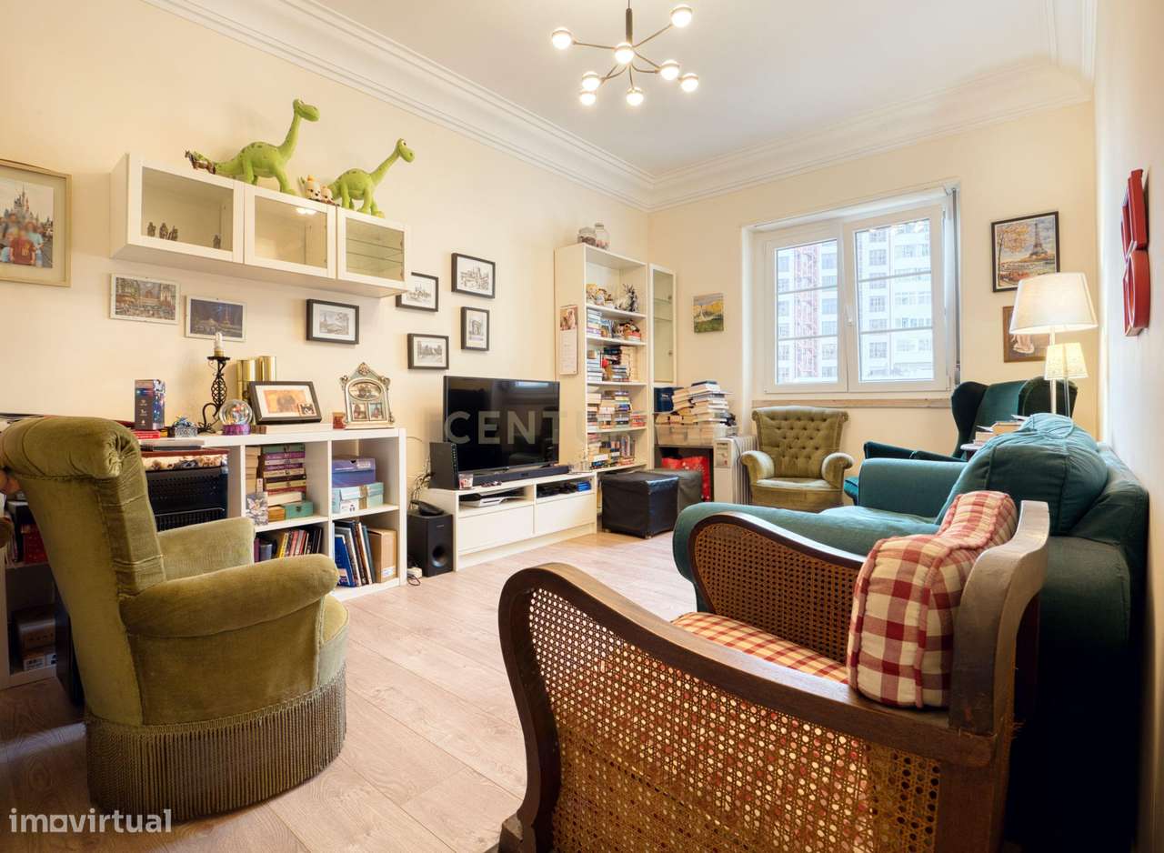 Imóvel com grande potencial em Campolide – excelente oportunidade em L - Grande imagem: 2/31