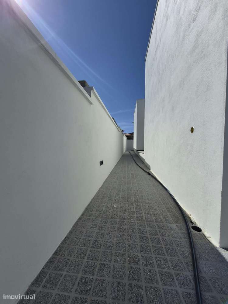 Moradia T3, térrea, geminada c/garagem e logradouros,  Fração: "A"-24