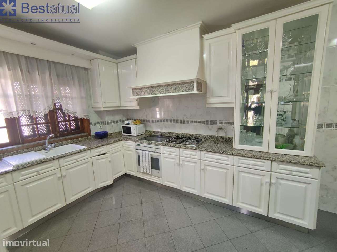 Moradia T4  C/Sótão + 1 Habitação T 3 - J/MC Donalds-22